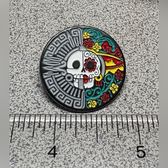 Day of the dead Colorful Skeleton Enamel Pin - Picture 2 of 3